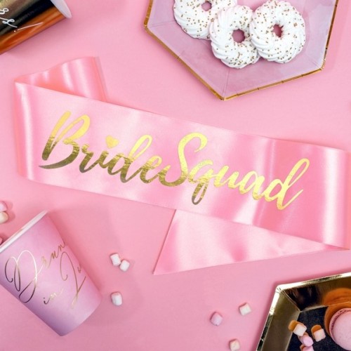 Szarfa 75x10cm PARTYDECO satynowa ze złotym nadrukiem bride squad jasna różowa 1szt.